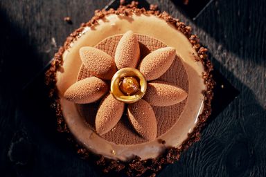 Entremet de chocolate, mango-albahaca del chef Jurgen Koens